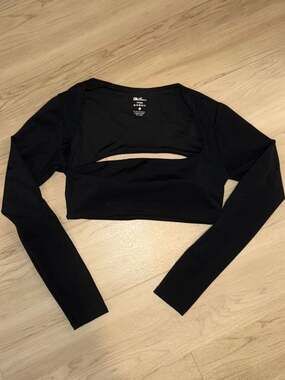 CSB Long Sleeve Crop Top in Black